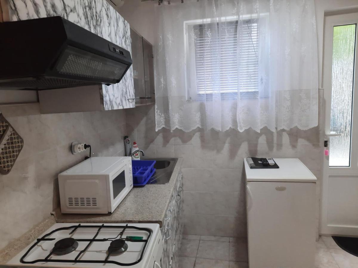Apartmani Ana-Lora Lopar Exterior foto